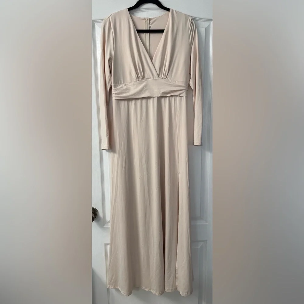 Elegant Cream Long Sleeve Stretchy Maxi Dress with a Slit - Picture 3 of 12
